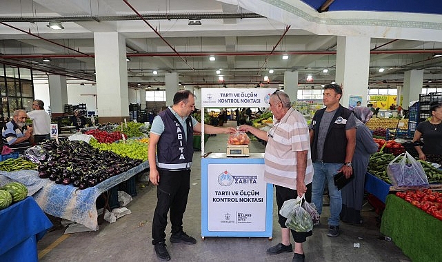 Konak’ın pazar yerlerinde güvenli alışveriş Konak Belediyesi Zabıta Müdürlüğünün pazar yerlerinde hizmet veren “Tartı ve