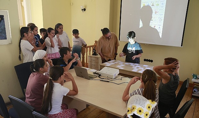 Konaklı çocuklara dolu dolu yaz programı Konak Belediyesi’nin çocuklara özel hazırladığı Çocuk Yaz Programı, belediyenin semt