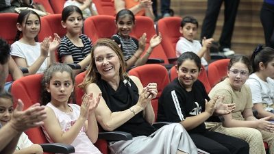 Konak Belediyesi’nin, ÇYDD iş birliğinde Beştepeler Sosyal Tesisleri’nde düzenlediği Yaz