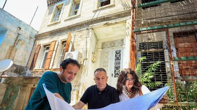 Konak Belediyesi’nin başlattığı restorasyon atağı, Tuzcu Mahallesi’ndeki iki tescilli binayla