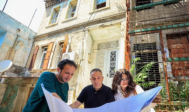 Konak’tan çifte restorasyon atağı: Asırlık binalar hizmet alanlarına dönüşecek Konak Belediyesi’nin başlattığı restorasyon atağı, Tuzcu Mahallesi’ndeki iki tescilli binayla