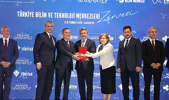 Konya Bilim Merkezi’ne “Bilim ve Toplum Çalışmalarını Dijitalde Yaygınlaştırma” Ödülü Konya Büyükşehir Belediyesi tarafından şehre kazandırılan Türkiye’nin TÜBİTAK destekli ilk
