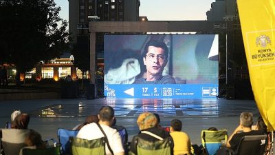 Konya Büyükşehir Belediyesi tarafından Kalehan Ecdat Bahçesi’nde düzenlenen "Sinema Akşamları"