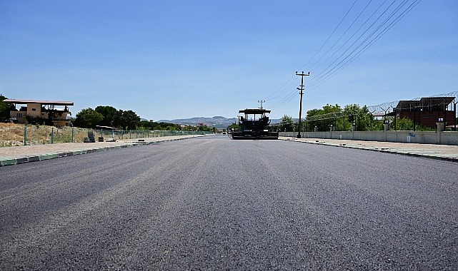 Köprübaşı Tarihinde İlk Kez Sıcak Asfaltla Buluşuyor Manisa Büyükşehir Belediyesi tarafından yürütülen çalışmalar kapsamında, Köprübaşı ilçe tarihinde