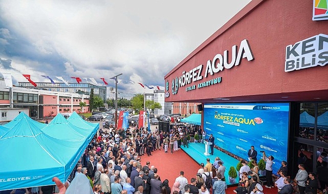 Körfez Aqua 7’den 70’e herkesi büyüledi Kocaeli Büyükşehir Belediyesi’nin İzmit Millet Bahçesi’ne (Fuar Park) kazandırdığı Körfez