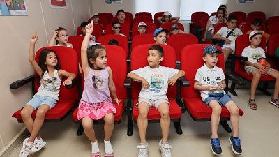 Okul öncesi ve okul çağındaki çocukların trafik kurallarını öğrenmesi ve
