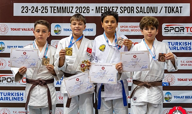 Kürsülerin değişmeyen adresi: Kağıtspor Kocaeli Büyükşehir Belediyesi Kağıtspor Kulübü, farklı branşlarda elde ettiği ulusal