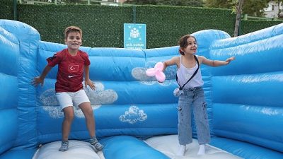 Osmangazi Belediyesi’nin Demirtaşpaşa ile Elmasbahçeler mahallelerinde düzenlediği Mahalle Şenliği, çocuklardan