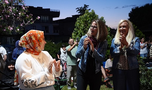 Maltepe’de 90’lar rüzgârı esti Maltepe Belediyesi tarafından düzenlenen Açık Hava Konserleri kapsamında gerçekleştirilen “90’lar