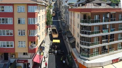 Maltepe Belediyesi, ilçenin farklı noktalarında sürdürdüğü yol yenileme çalışmalarına Zümrütevler