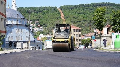 Maltepe Belediyesi, ilçe genelinde sürdürdüğü asfalt yenileme çalışmalarına Başıbüyük Mahallesi