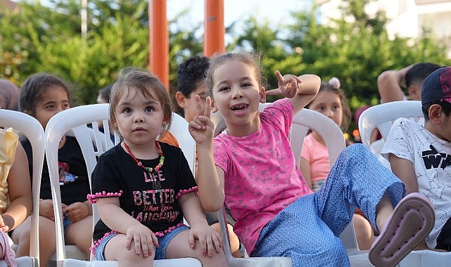Maltepe’de çocuklar “Çöp ve Hazine” ile hem eğlendi hem öğrendi Maltepe Belediyesi'nin ücretsiz Yaz Çocuk Tiyatroları etkinlikleri kapsamında sahnelenen "Çöp ve