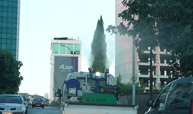 Maltepe’de İlaçlama Çalışması Hız Kesmiyor Maltepe Belediyesi, yaz aylarında artış gösteren sivrisinek ve karasinek popülasyonuna