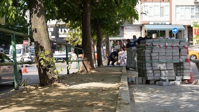 Maltepe Belediyesi, ilçe genelinde sürdürdüğü kaldırım yenileme çalışmalarına Altayçeşme Mahallesi'nde
