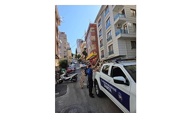 Maltepe’de Kapsamlı Kaldırım İşgali Denetimi Kamusal alanlar yeniden yayaların kullanımına açıldı, kaldırımları işgal eden malzemeler