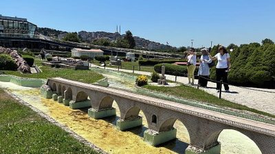 Maltepe Belediyesi'nin temmuz ayındaki ikinci yaz gezisi programında katılımcılar, Beyoğlu'nun
