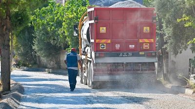 Manisa Büyükşehir Belediyesi, kent genelinde sürdürdüğü ulaşım yatırımları kapsamında Alaşehir