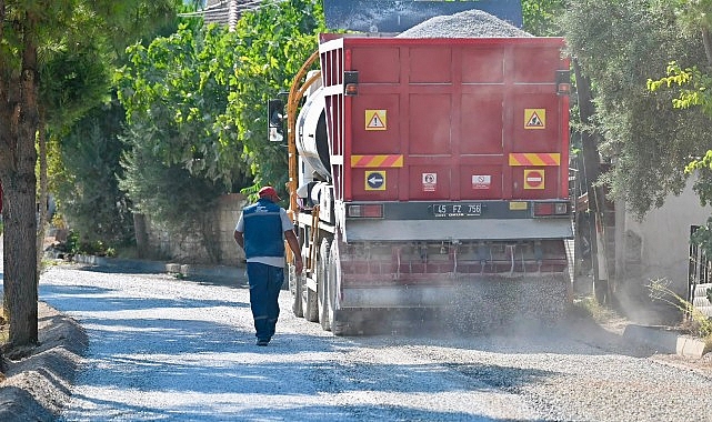 Manisa Büyükşehir Alaşehir’de Yol Konforunu Artırıyor Manisa Büyükşehir Belediyesi, kent genelinde sürdürdüğü ulaşım yatırımları kapsamında Alaşehir