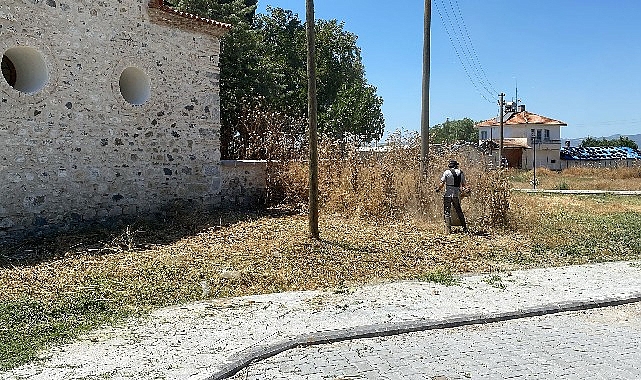 Manisa Büyükşehir’den Karacaahmet Türbesi’nde Hummalı Temizlik Manisa Büyükşehir Belediyesi, kent genelinde bulunan tarihi, kültürel ve manevi