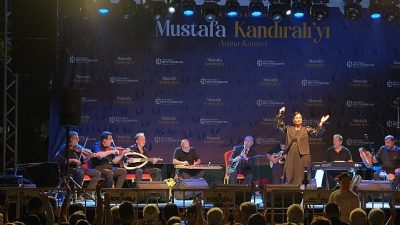 Kocaeli Büyükşehir Belediyesi, Türk klarnetinin efsane ismi Mustafa Kandıralı'nın sanat