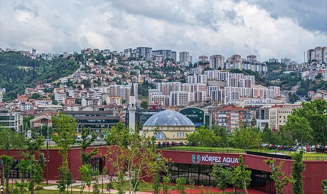 Mutlu şehrin mutlu büyükleri Körfez Aqua’da Büyükşehir Belediyesi’nin 65 yaş ve üzeri büyüklerimizin aktif yaşlanmasını desteklemek