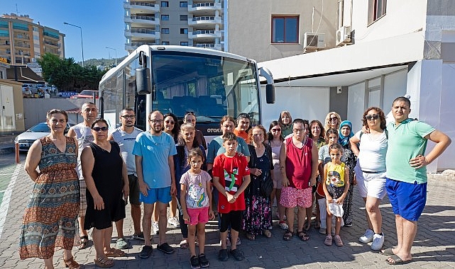 Narlıdere Belediyesi, Özel Gereksinimli Bireyleri Denizle Buluşturdu Narlıdere Belediyesi, Kadın ve Aile Hizmetleri Müdürlüğü’nün organizasyonuyla düzenlediği etkinlikte,