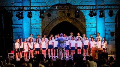 Nilüfer Çocuk Korosu, Nilüfer Gençlik Korosu ve korist ailelerden oluşan
