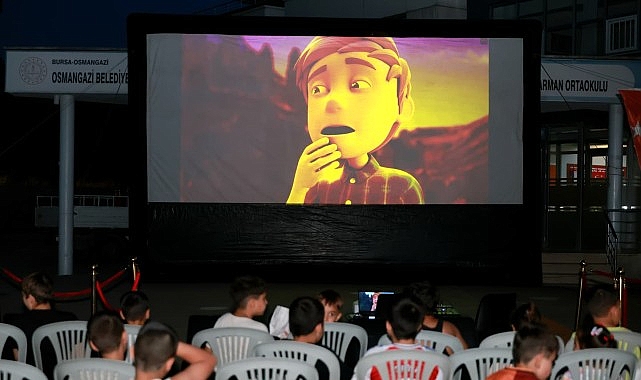 Osmangazi Belediyesi Çocuklara Yazlık Sinema Keyfi Yaşatıyor Osmangazi Belediyesi, çocukların yaz tatilini dolu dolu ve keyifli geçirebilmeleri