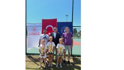 Osmangazi Belediyespor Tenis Takımı sporcuları, 9-10 Yaş Bursa İl Birinciliği