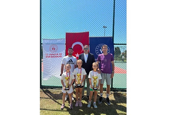 Osmangazi Belediyespor Tenis Takımı sporcuları, 9-10 Yaş Bursa İl Birinciliği
