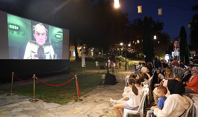 Osmangazi’de Çocuklar Yaz Akşamlarını Sinemayla Renklendiriyor Osmangazi Belediyesi, çocukların yaz tatilini kültür, sanat ve eğlenceyle buluşturan