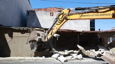 Kaçak yapılaşmayla mücadelesini kararlılıkla sürdüren Osmangazi Belediyesi, kent estetiğini bozan