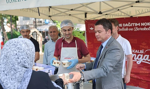 Osmangazi’de Muharrem Ayının Bereketi Yaşandı Muharrem ayının manevi atmosferini vatandaşlarla paylaşan Osmangazi Belediye Başkanı Erkan