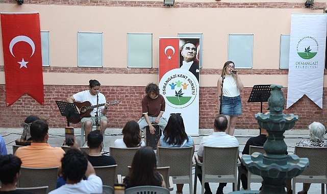 Osmangazi’de Şadırvanlı Han’ın Tarihi Atmosferinde Ritimler Yükseldi Osmangazi Kent Konseyi Gençlik Meclisi’nin yeni yönetimi tarafından düzenlenen ilk