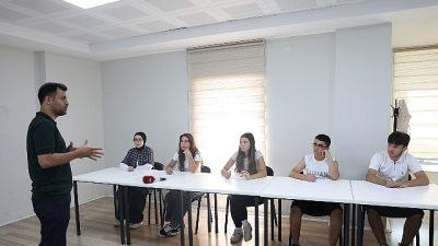 Osmangazi Belediyesi, eğitimde fırsat eşitliğini güçlendirmek amacıyla Emek Yetenek Evi’nde