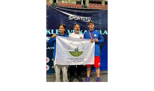 Osmangazi Belediyespor’un başarılı boksörü Muhammet Gümüş, Kayseri’de düzenlenen U15 Türkiye
