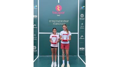 Osmangazi Belediyespor Tenis Takımı sporcusu Azra Özyardımcı, İstanbul’da düzenlenen 12