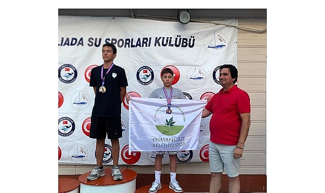 Osmangazi’nin Kulaçları Prens Adaları’nda Madalyaya Uzandı Osmangazi Belediyespor Yüzme Takımı sporcuları, 39. Prens Adaları Yüzme Yarışları’nda