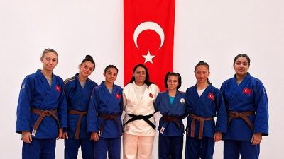 Osmangazi Belediyespor'un altyapısından yetişen 6 milli judocu ile antrenör Tuğba