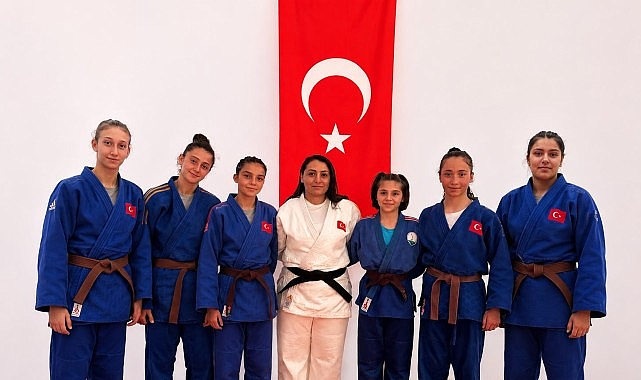 Osmangazi’nin Milli Judocuları Avrupa Kupası’nda Osmangazi Belediyespor'un altyapısından yetişen 6 milli judocu ile antrenör Tuğba