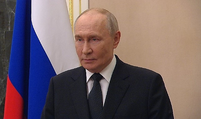 Putin’den Deniz Kuvvetleri Günü Mesajı: “Rus Donanması Güçlenmeye Devam Ediyor” Rusya Devlet Başkanı Vladimir Putin, Deniz Kuvvetleri Günü dolayısıyla yayımladığı