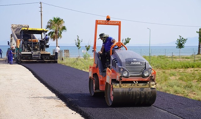 Sakız Ağacı yolunda asfalt tamam, yeni etaplar planlandı Seferihisar Belediyesi, İzmir Büyükşehir Belediyesi iş birliğiyle ilçe genelinde ulaşım