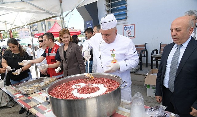 Salı Pazarında Aşure İkramı Kahramankazan Belediyesi, Muharrem ayının birlik, kardeşlik, sevgi, hoşgörü ve paylaşma