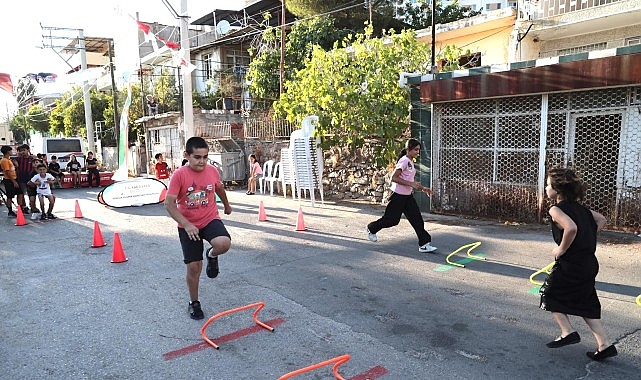 ‘Sokak Senin Mahalle Olimpiyatları’ coşkusu sürüyor Karşıyaka Belediyesi tarafından düzenlenen ‘Sokak Senin Mahalle Olimpiyatları’nın coşkusu bu kez Cumhuriyet Mahallesi’ni