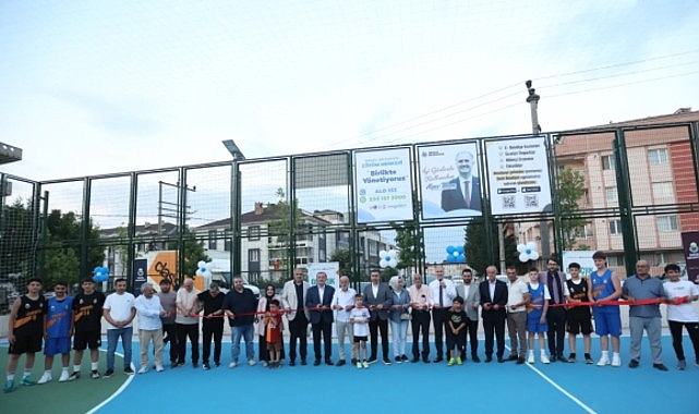 Süleymaniye Mahallesinde Yeni Semt Sahası Törenle Açıldı İnegöl Belediyesi’nin Süleymaniye Mahallesi Yamaç Sokak üzerinde yapımını tamamladığı semt
