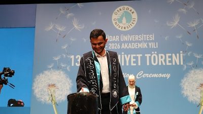 Haliç Kongre Merkezi’nde düzenlenen mezuniyet töreninde 13’üncü yıl ön lisans, lisans