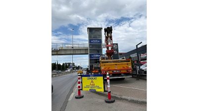 Kocaeli Büyükşehir Belediyesi, kent genelinde bulunan üst geçitlerin güvenli ve