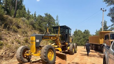 Kemer Belediyesi Fen İşleri Müdürlüğü ekipleri,  Kuzdere Mahallesi'ne bağlı Yayla