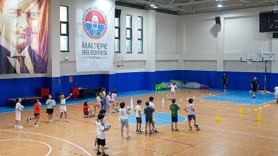 Maltepe Belediyesi düzenlediği Yaz Okulu’yla Maltepeli çocukların sporun farklı dallarıyla