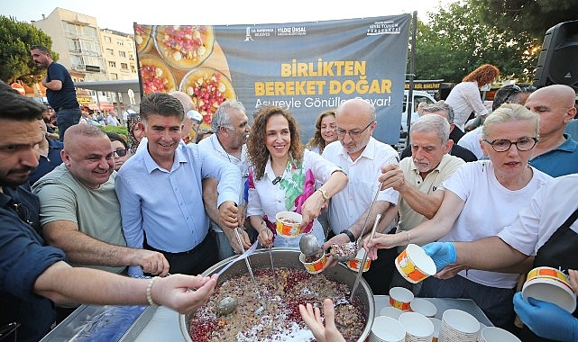 Yüzlerce Karşıyakalı aşurenin bereketini paylaştı Karşıyaka Belediyesi tarafından sivil toplum kuruluşlarının iş birliğiyle düzenlenen Aşure Günü etkinliği,